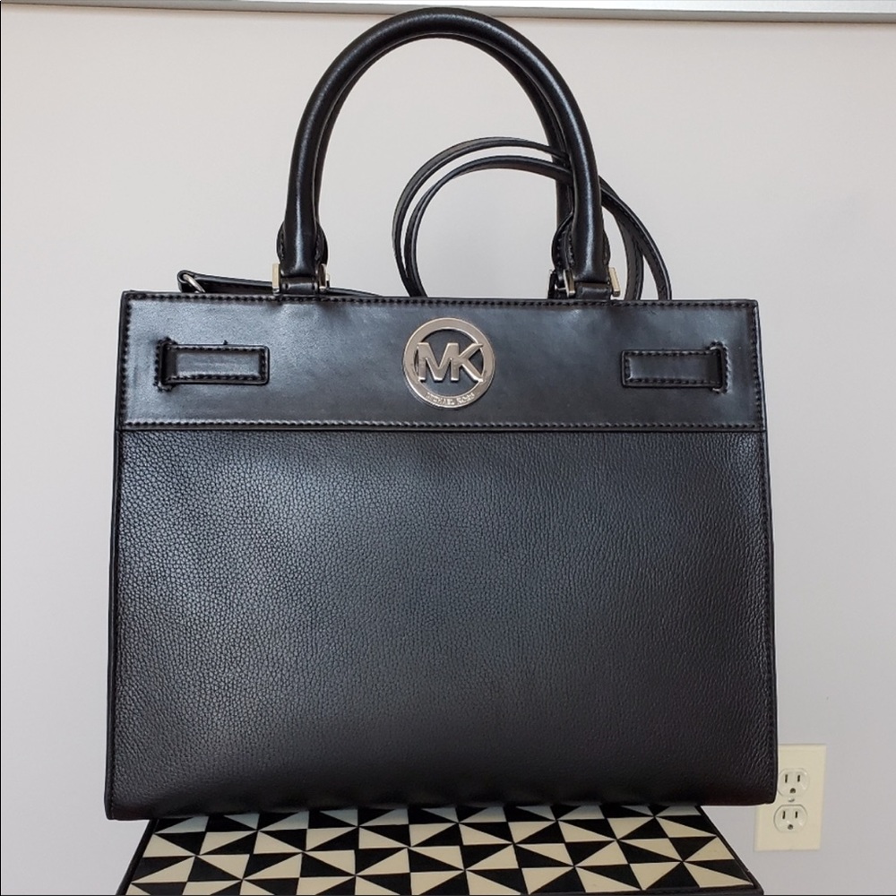 Ⓜ️SOLDⓂ️🎉2XHP🎉Michael Kors LARGE Leather satchel - Picture 4 of 11